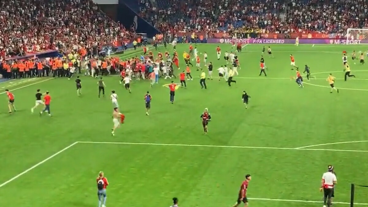 摩洛哥与智利友谊赛观众闯入球场，西班牙人将要求赔偿