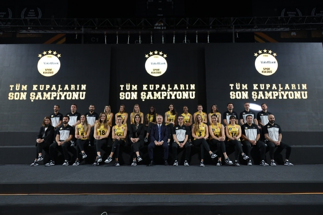 土耳其瓦基弗银行女排2022-2023赛季全家福