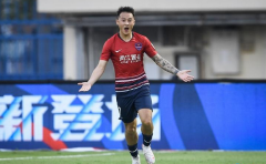 足球报：冯劲自由身加入上海海港，已前往大连赛区